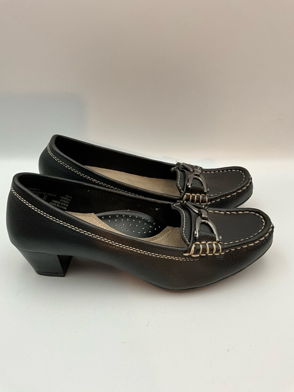 Thom McAn Loafers Size 6W Black Leather Low Heel Bit Loafers